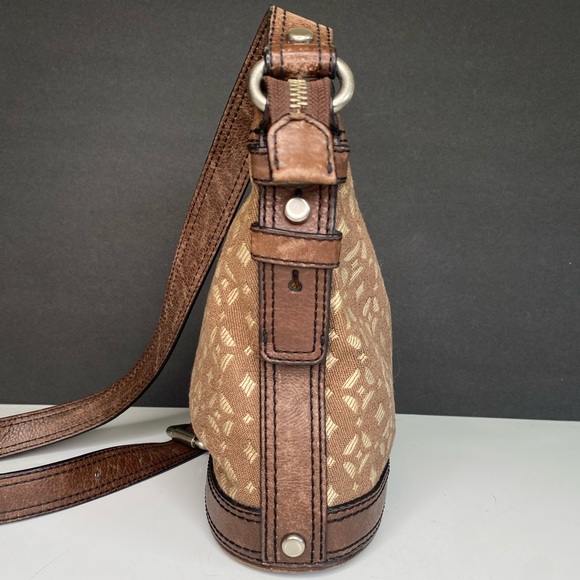 FOSSIL Bucket Style Top Zipper GORGEOUS Geometric TAPESTRY Leather shoulder Bag - Picture 2 of 8